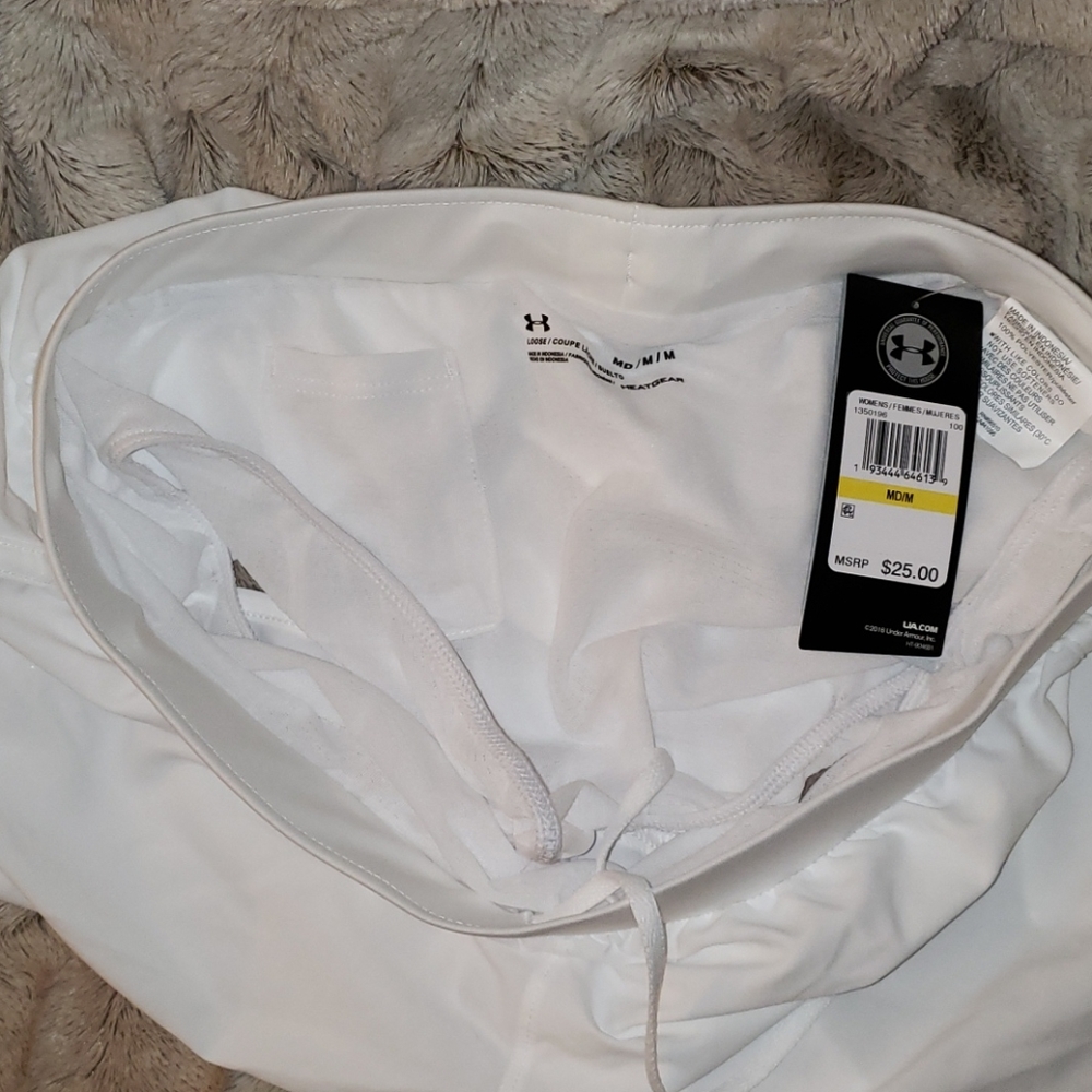 NWT-Light weight white Under Armour Heatgear short - Picture 3 of 5